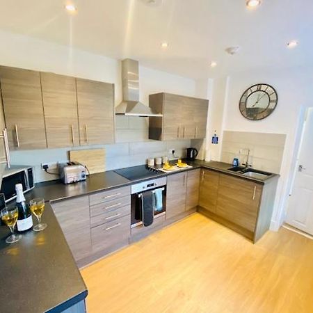 Cannock House ~ 4 Bedrooms All With Ensuite. Rugeley Exteriér fotografie
