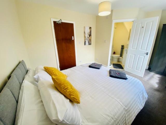 Cannock House ~ 4 Bedrooms All With Ensuite. Rugeley Exteriér fotografie