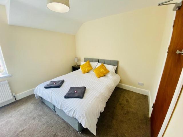Cannock House ~ 4 Bedrooms All With Ensuite. Rugeley Exteriér fotografie