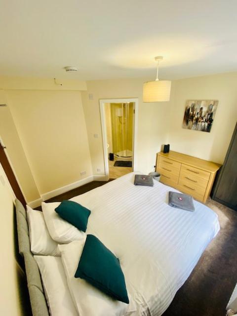 Cannock House ~ 4 Bedrooms All With Ensuite. Rugeley Exteriér fotografie
