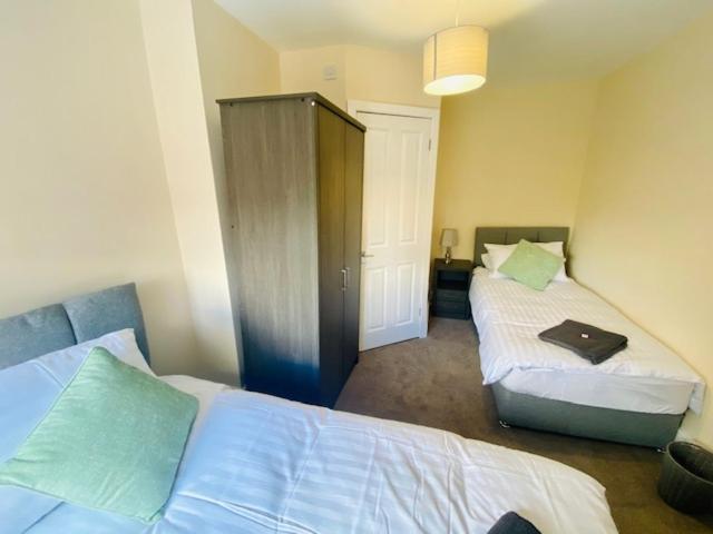 Cannock House ~ 4 Bedrooms All With Ensuite. Rugeley Exteriér fotografie
