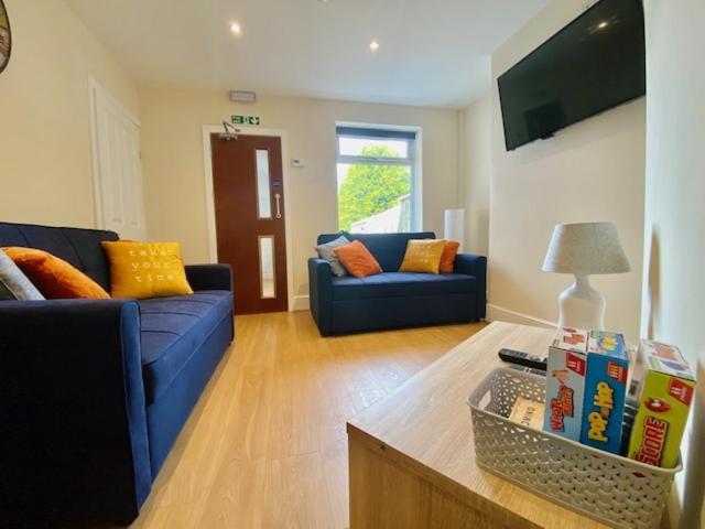 Cannock House ~ 4 Bedrooms All With Ensuite. Rugeley Exteriér fotografie