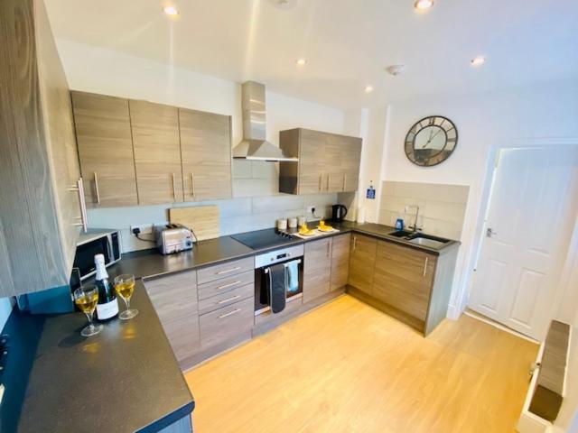 Cannock House ~ 4 Bedrooms All With Ensuite. Rugeley Exteriér fotografie