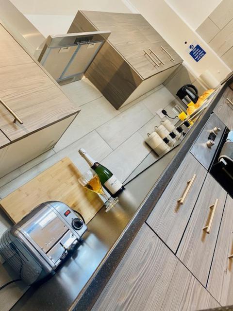 Cannock House ~ 4 Bedrooms All With Ensuite. Rugeley Exteriér fotografie