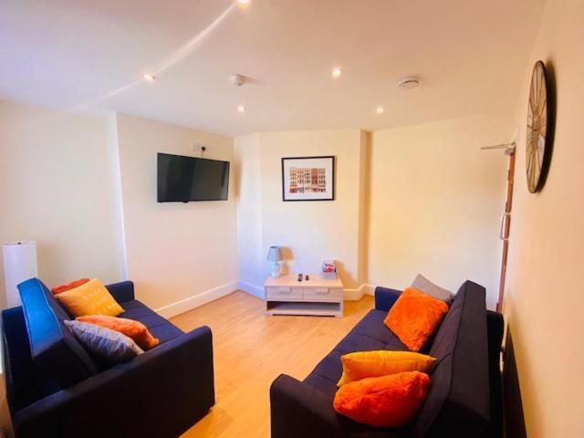 Cannock House ~ 4 Bedrooms All With Ensuite. Rugeley Exteriér fotografie