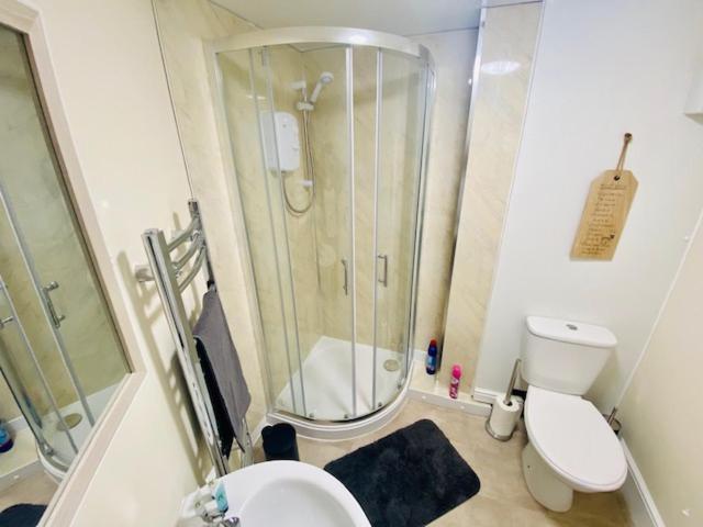 Cannock House ~ 4 Bedrooms All With Ensuite. Rugeley Exteriér fotografie