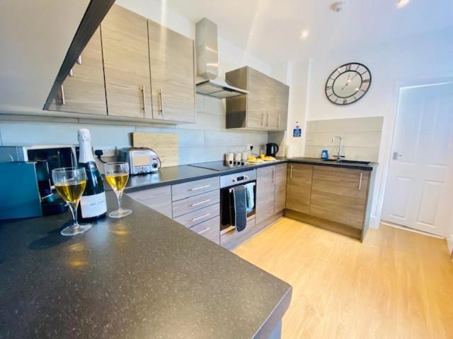Cannock House ~ 4 Bedrooms All With Ensuite. Rugeley Exteriér fotografie